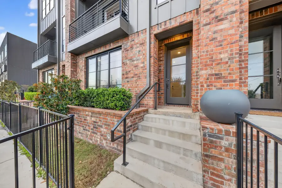 737 N Zang Boulevard #102, Dallas, TX 75208 - Image #2