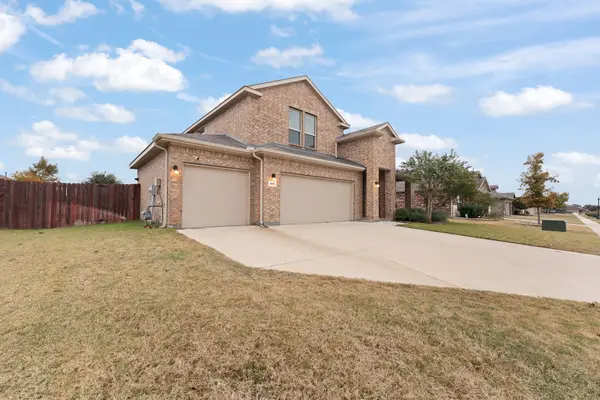 411 Skipper Lane, Azle, TX 76020
