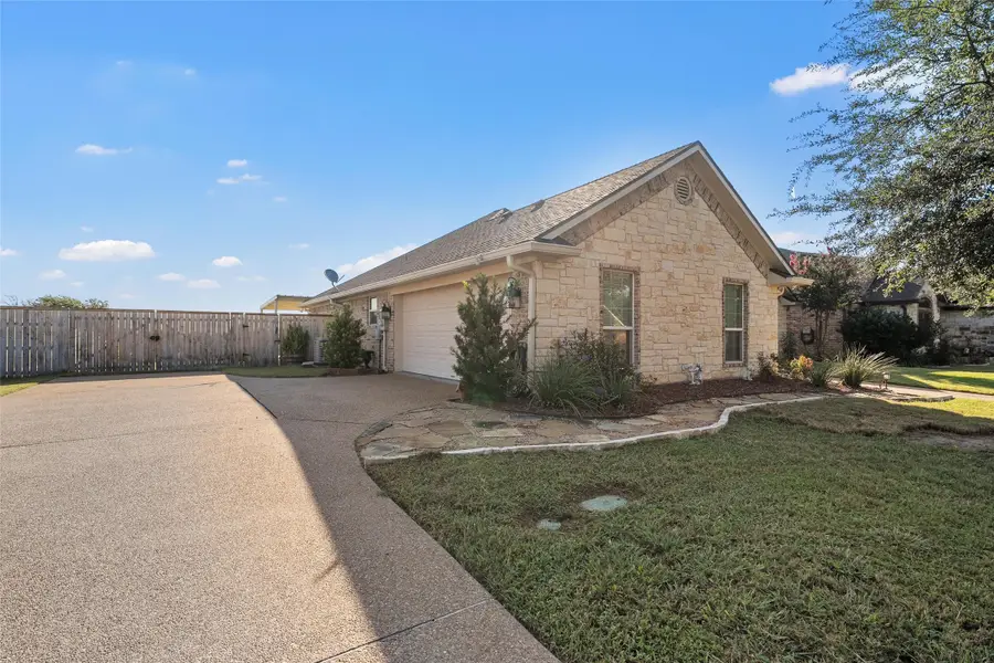 909 Princess Diana Drive, McGregor, TX 76657 - Image #3