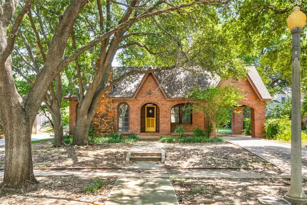 2711 Greene Avenue, Fort Worth, TX 76109