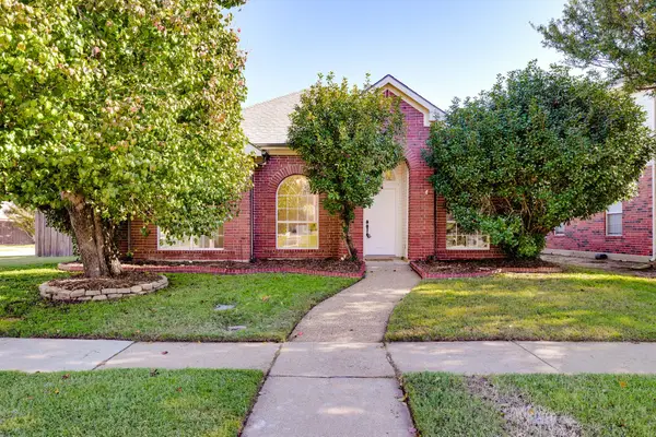 1177 Christopher Lane, Lewisville, TX 75077