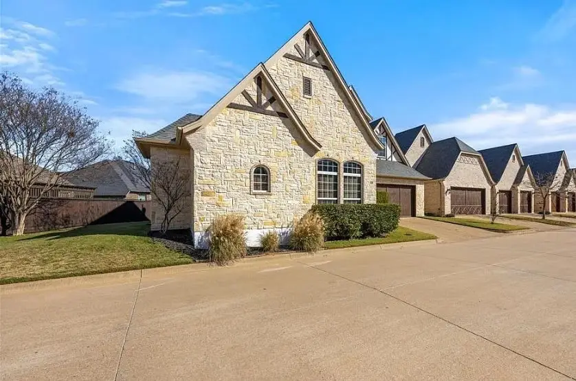 2414 Vineyard Drive, Granbury, TX 76048 - Image #2