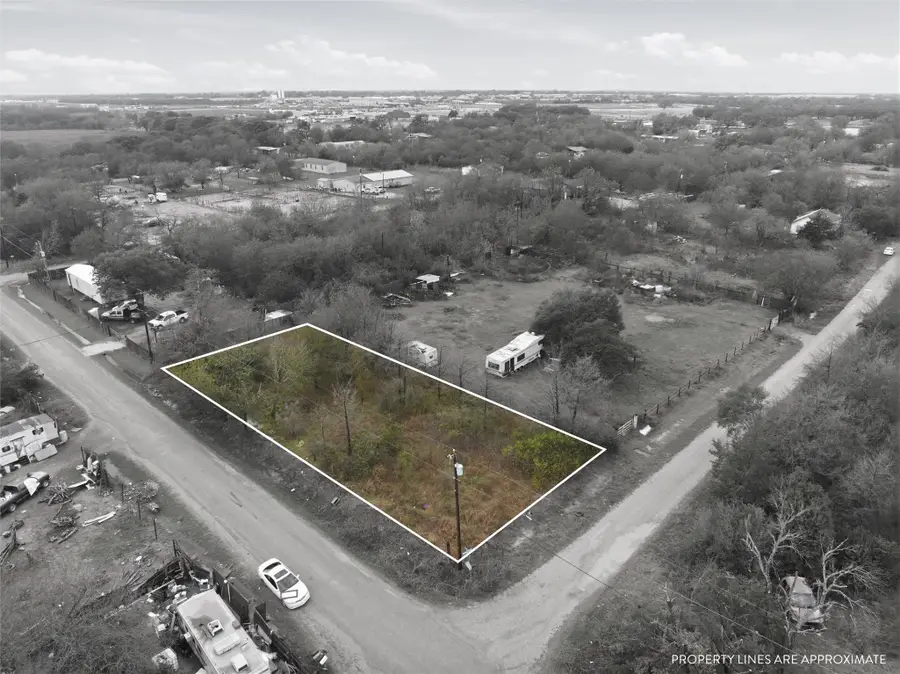 216 Melondale Drive, Elm Mott, TX 76640 - Image #2