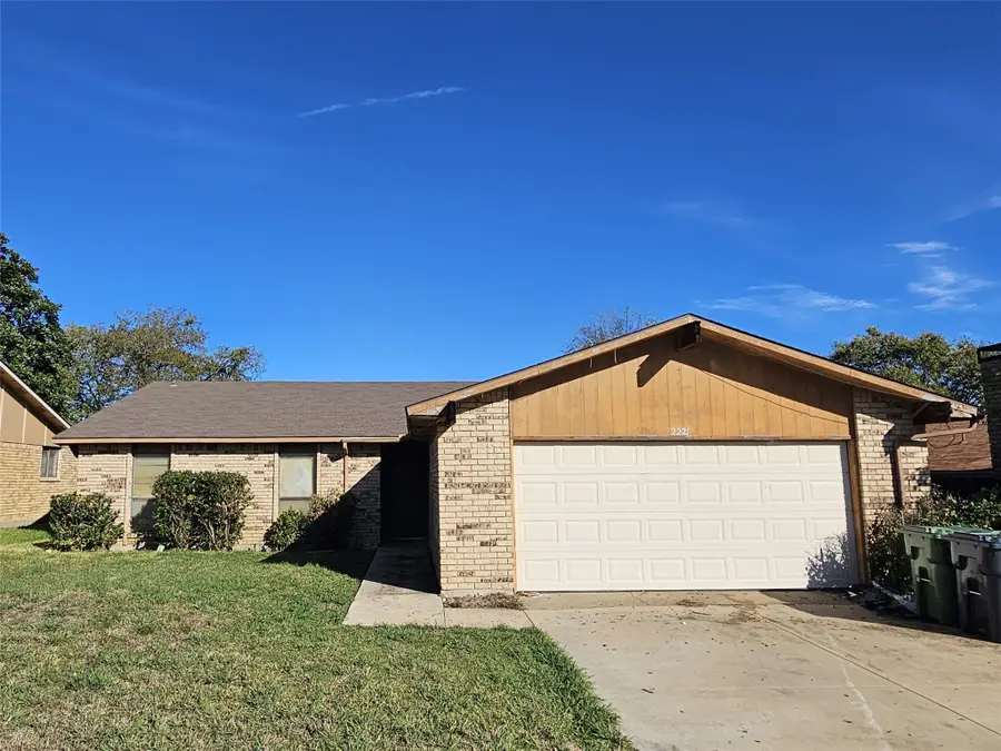 2221 Pennington Drive, Arlington, TX 76014 - Image #2