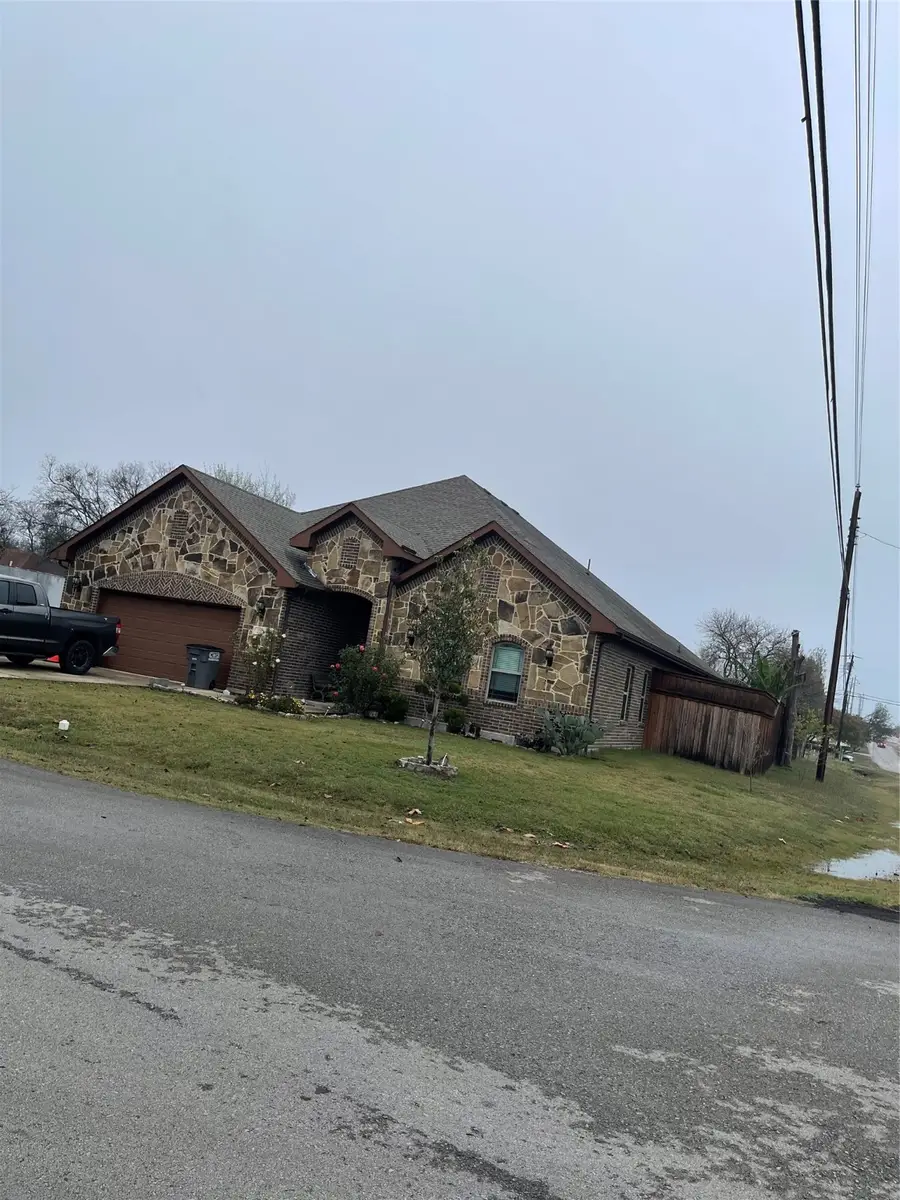 225 S Overlook Drive, Red Oak, TX 75154 - Image #2