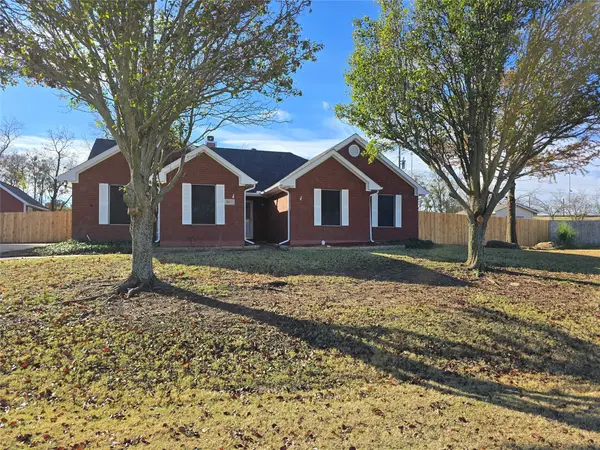 601 Preston Glen, Gunter, TX 75058