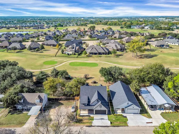 1012 Mustang Trail, Granbury, TX 76049