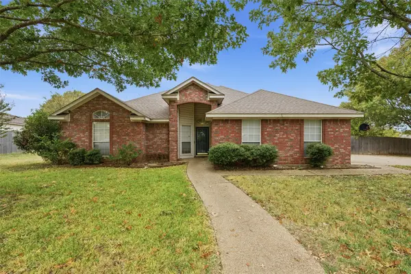 621 Yukon Pass Drive, Hewitt, TX 76643