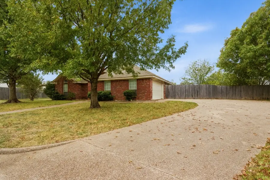 621 Yukon Pass Drive, Hewitt, TX 76643 - Image #2