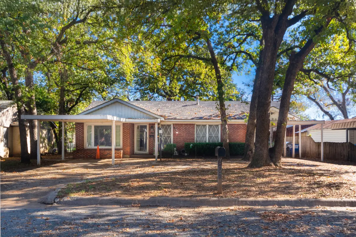 708 Schilder Drive, River Oaks, TX 76114 - Image #1