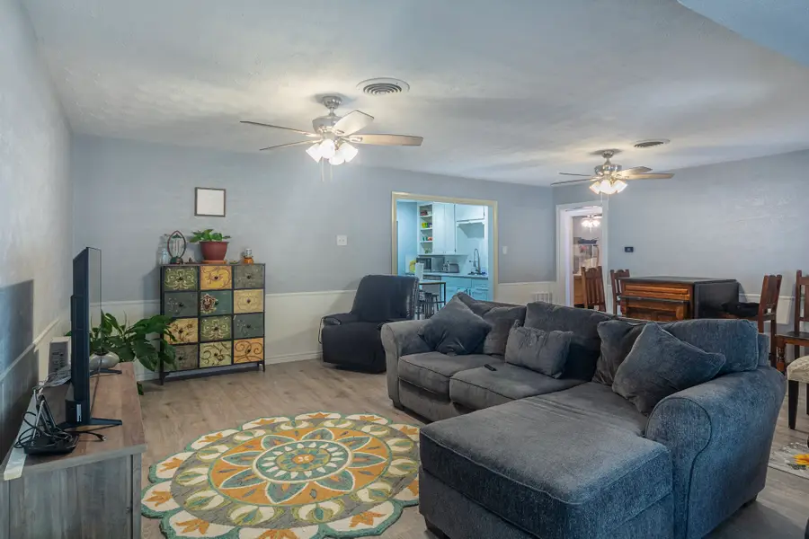 708 Schilder Drive, River Oaks, TX 76114 - Image #3