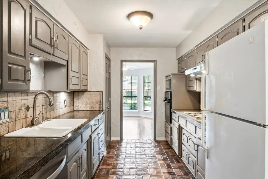 3509 Hightimber Drive, Grapevine, TX 76051 - Image #3