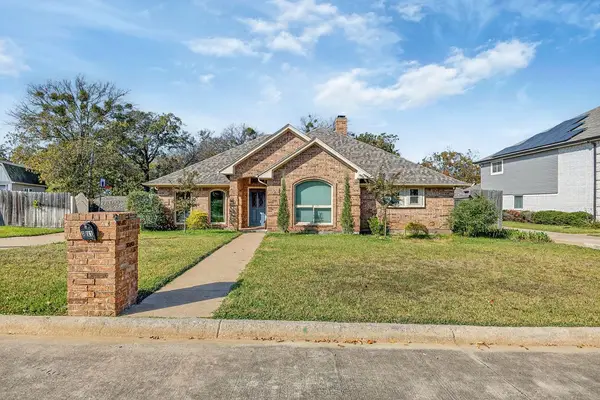 601 Hilltop Court, Kennedale, TX 76060
