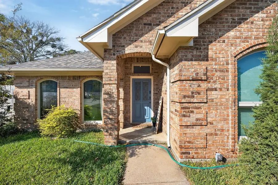 601 Hilltop Court, Kennedale, TX 76060 - Image #2