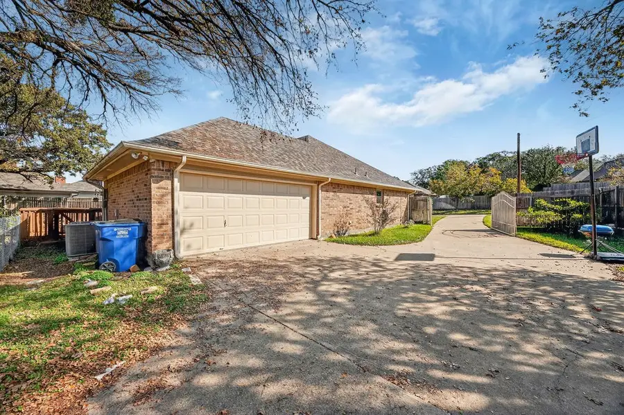 601 Hilltop Court, Kennedale, TX 76060 - Image #3