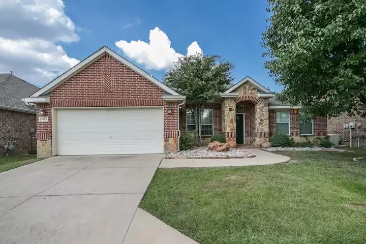 2615 Fox Creek Trail, Arlington, TX 76017 - Image #1