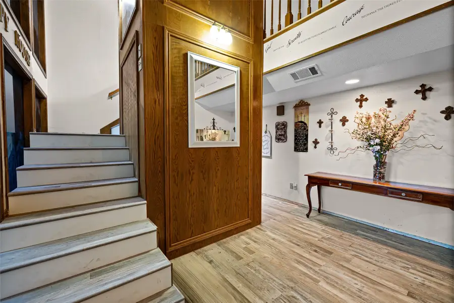 1612 Lakecrest Circle, Granbury, TX 76048 - Image #3