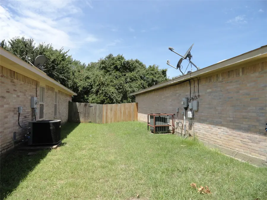 2015 Teagarden Court, Dallas, TX 75217 - Image #2