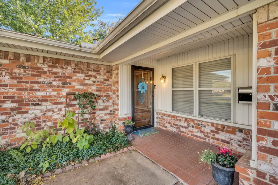 1008 Louise Street, Irving, TX 75060 - Image #2