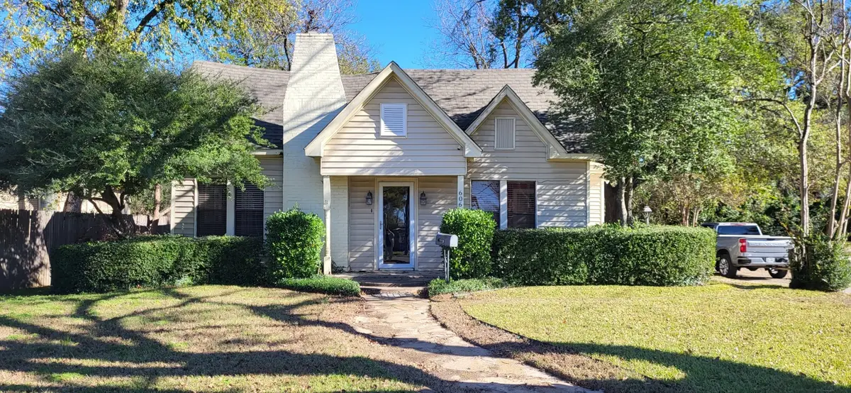 606 Davis Street N, Sulphur Springs, TX 75482 - Image #1