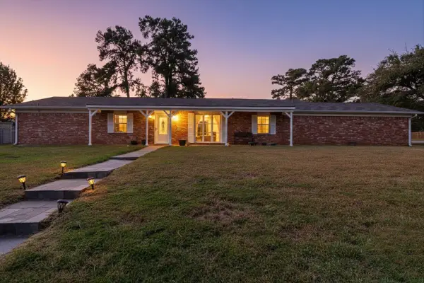 1004 Oakwood Drive, Longview, TX 75604