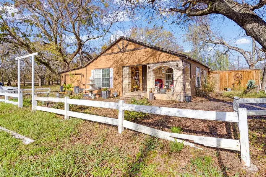 709 E Garnett Street, Gainesville, TX 76240 - Image #3