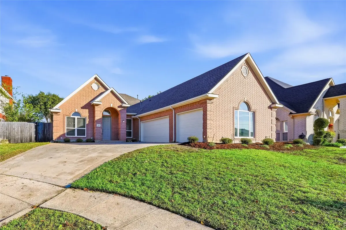 506 Castlerock Circle, Grand Prairie, TX 75052 - Image #1