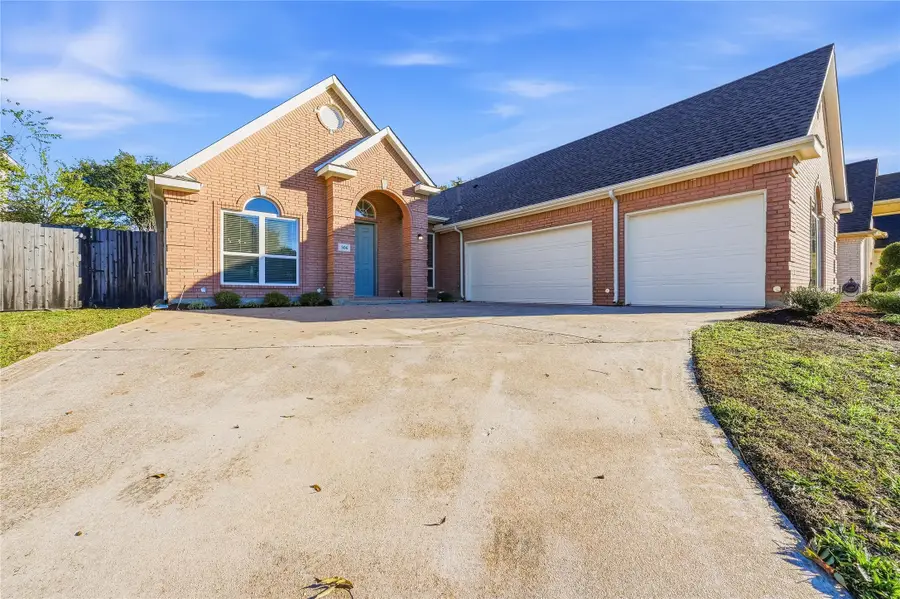 506 Castlerock Circle, Grand Prairie, TX 75052 - Image #2