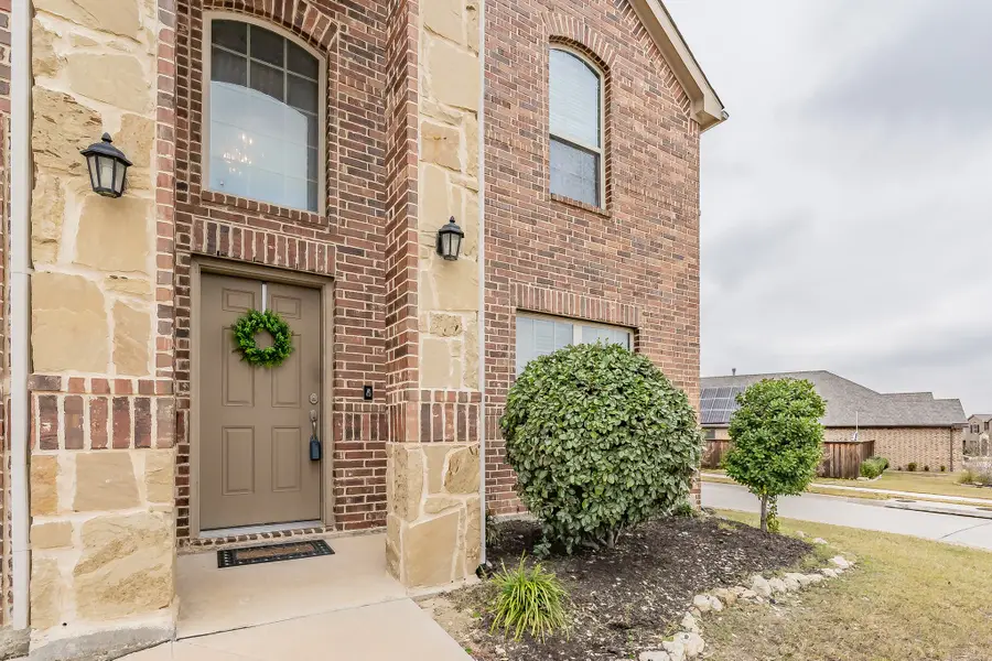 9041 Bronze Meadow Drive, Fort Worth, TX 76131 - Image #3