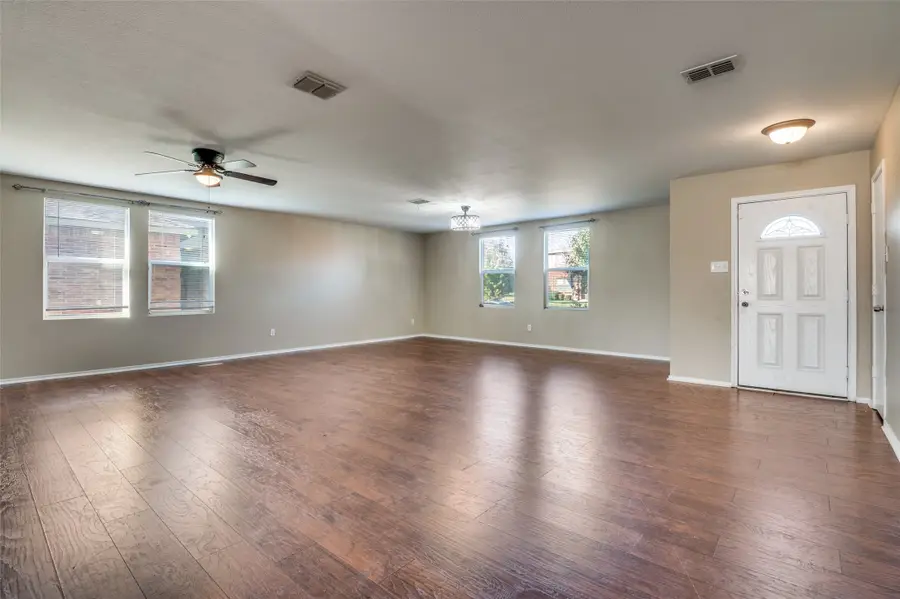 1046 Graystone Drive, Lancaster, TX 75134 - Image #2