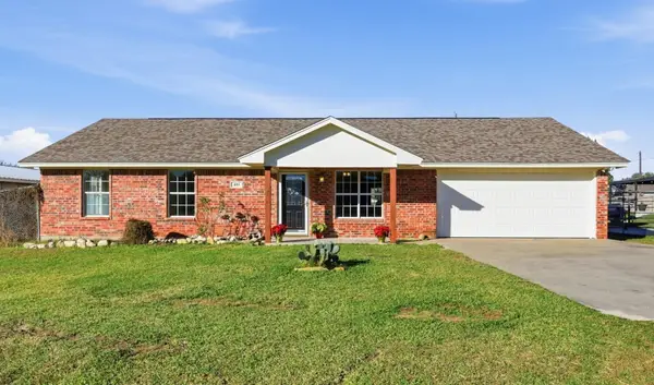 405 Ashwood Street, Azle, TX 76020