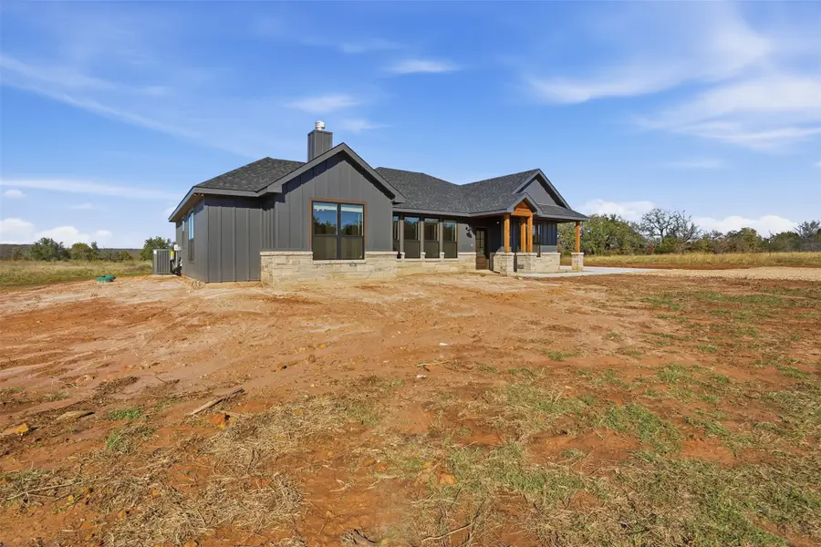 1865 Dobbs Valley Road, Mineral Wells, TX 76067 - Image #3