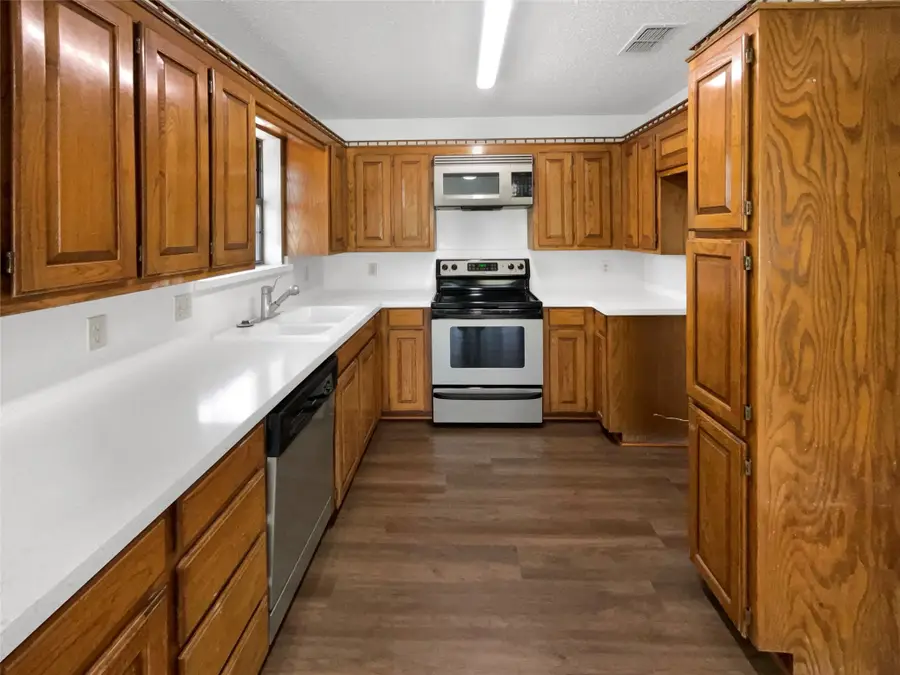 1300 Belvon Place, Cleburne, TX 76033 - Image #2