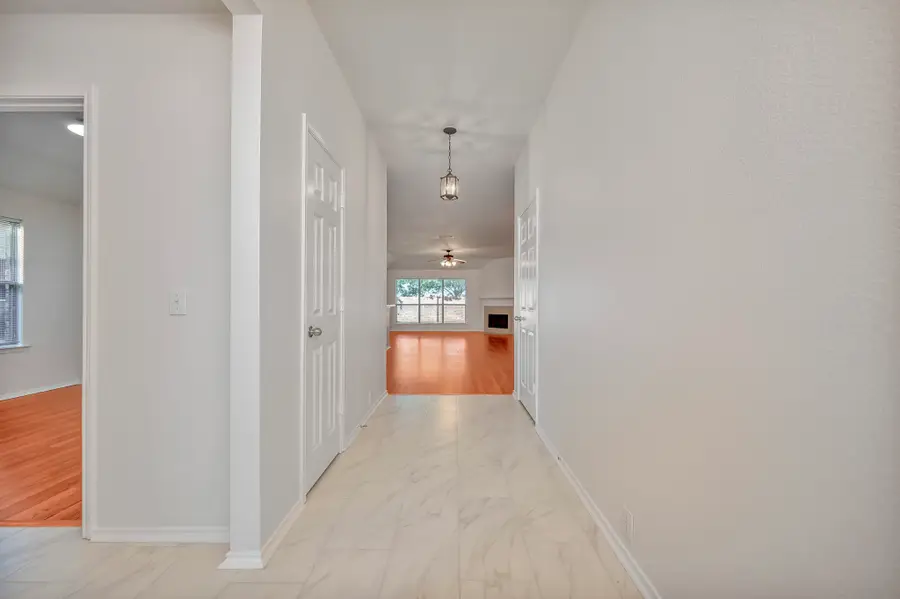 107 Crepe Myrtle Drive, Euless, TX 76039 - Image #2