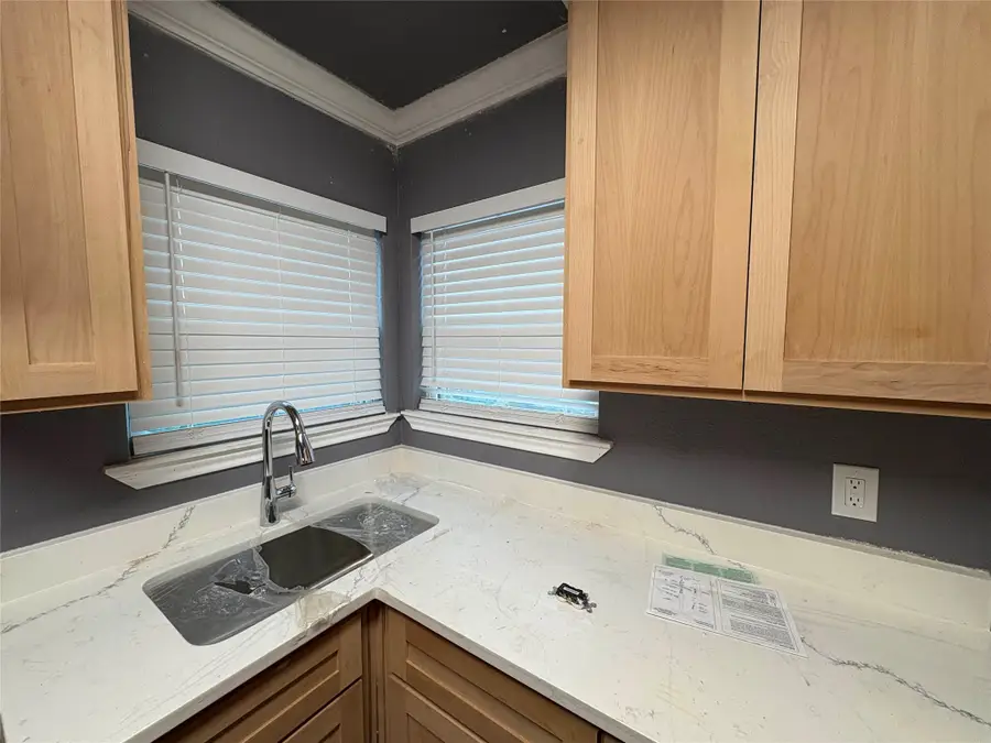 1515 E Waco Avenue, Dallas, TX 75216 - Image #2