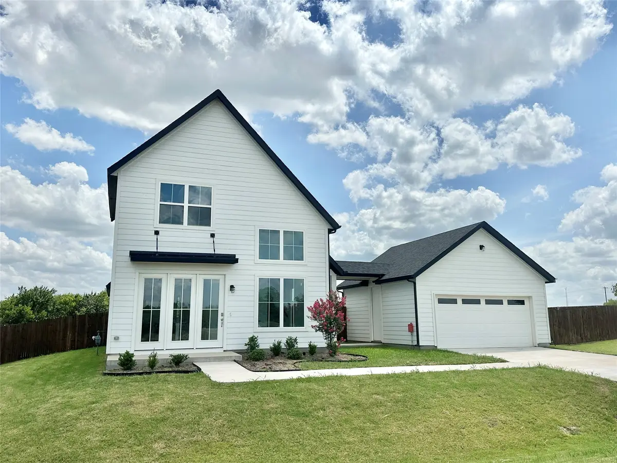 1432 Bluebonnet Boulevard, Gainesville, TX 76240 - Image #1