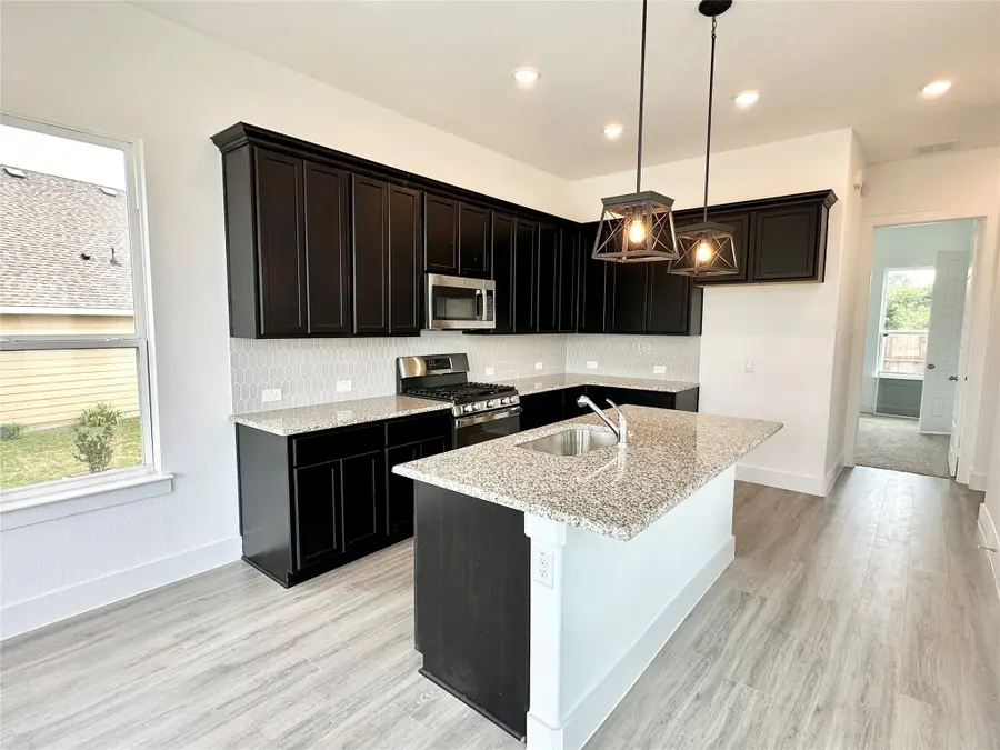 1432 Bluebonnet Boulevard, Gainesville, TX 76240 - Image #3