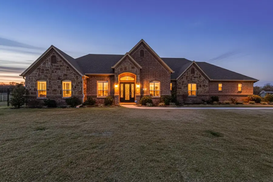 2416 Sweeping Meadows Lane, Cedar Hill, TX 75104 - Image #2