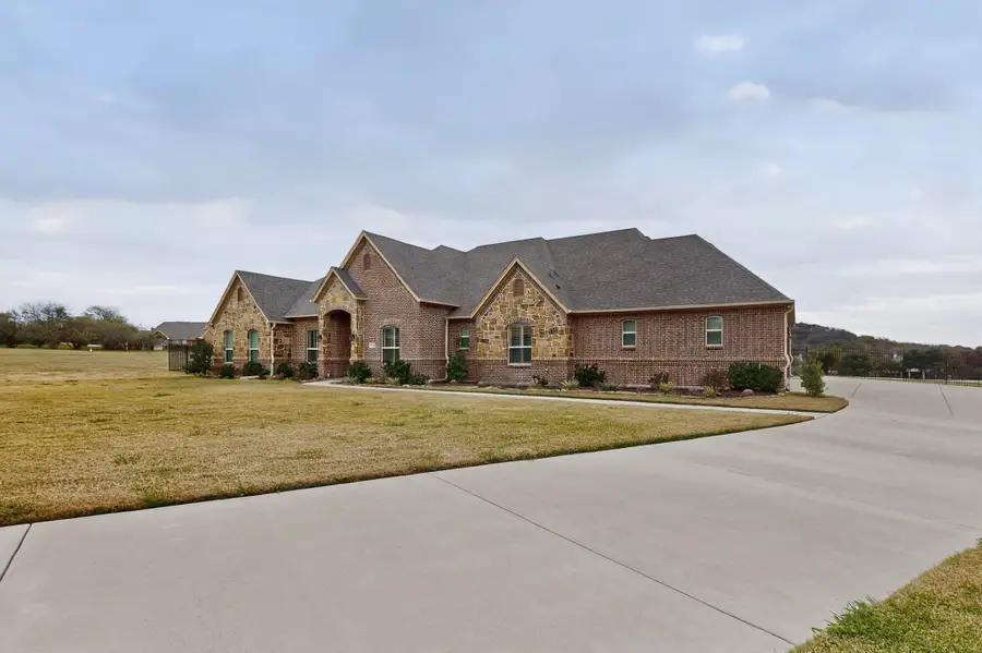 2416 Sweeping Meadows Lane, Cedar Hill, TX 75104 - Image #3