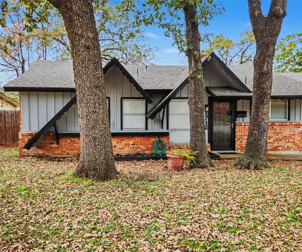 1712 Warren Lane, Fort Worth, TX 76112