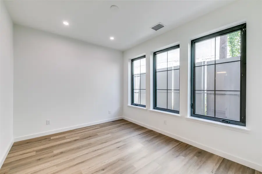 1771 Novela Way, Dallas, TX 75215 - Image #2