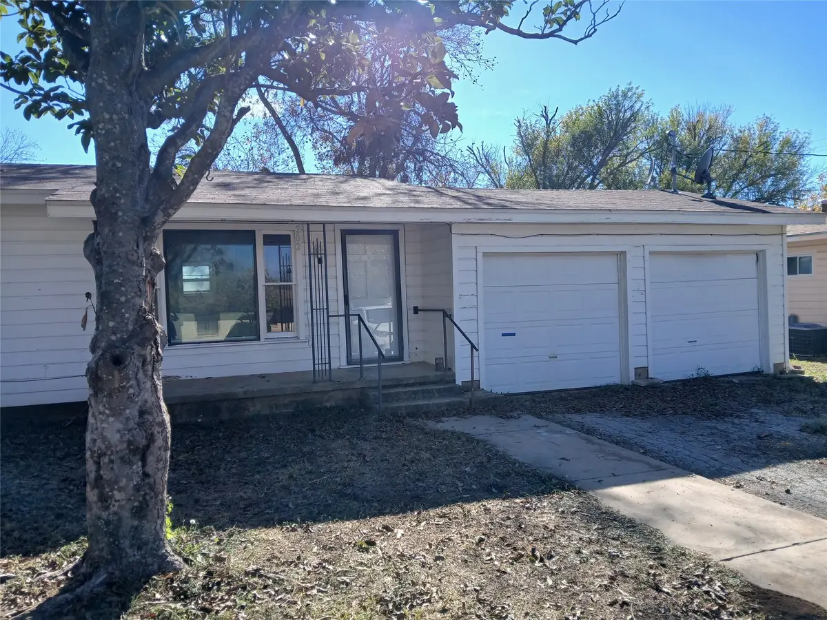 202 Roselawn Street, Coleman, TX 76834 - Image #1