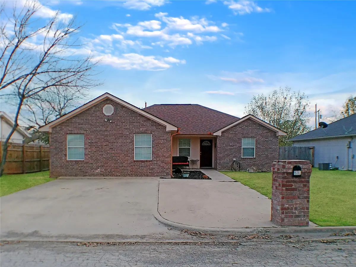 1806 SE 15th Street, Mineral Wells, TX 76067 - Image #1