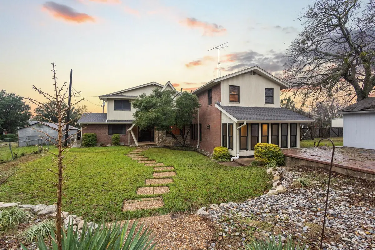 202 S Santa Fe Street, Wolfe City, TX 75496 - Image #1