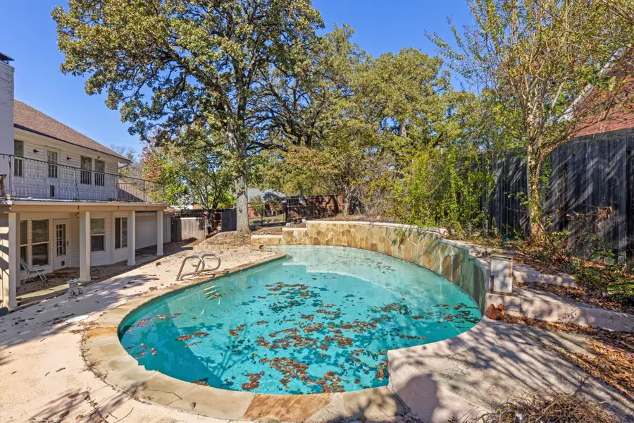 817 Sylvan Drive, Fort Worth, TX 76120 - Image #3