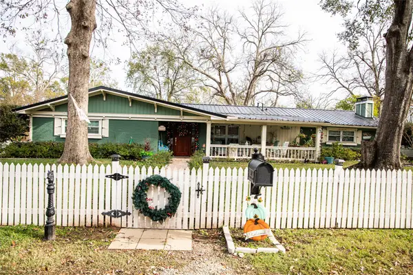 302 S Friou Street, Jefferson, TX 75657