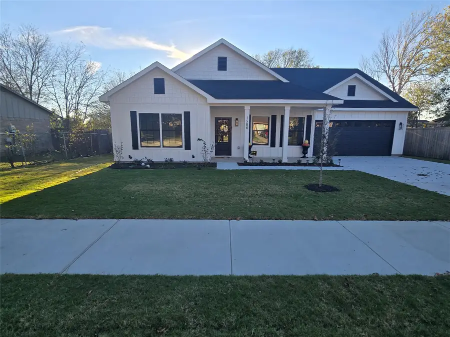 1500 Brackens Street, Waxahachie, TX 75165 - Image #2