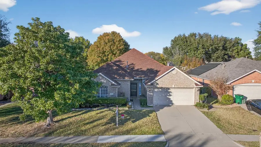 3921 Larkspur Drive, Haltom City, TX 76137 - Image #2