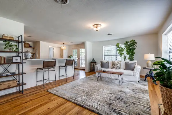 5415 Dartmouth Avenue, River Oaks, TX 76114