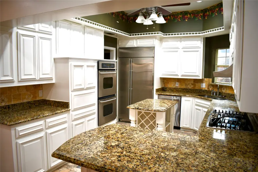 908 Mccoy Drive, Irving, TX 75062 - Image #3